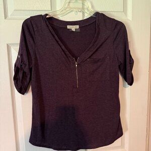 Such a pretty knit lightweight Maroon Medium short cuffed sleeves.